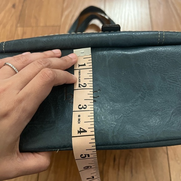 b.o.c Born Concepts Blue Multi-compartment Shoulder Bag Purse Zippers Snap - Picture 3 of 16